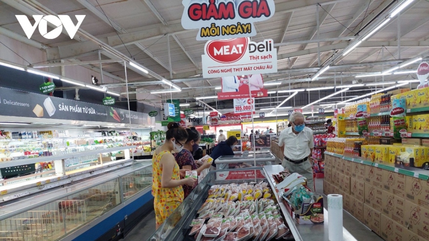 Hanoi: Wet markets crowded, supermarkets not busy amid COVID-19 fight